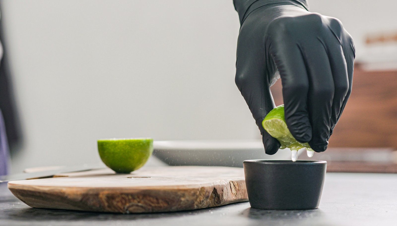 Kid-Man nitrilinės pirštinės N100, juoda - Image 4